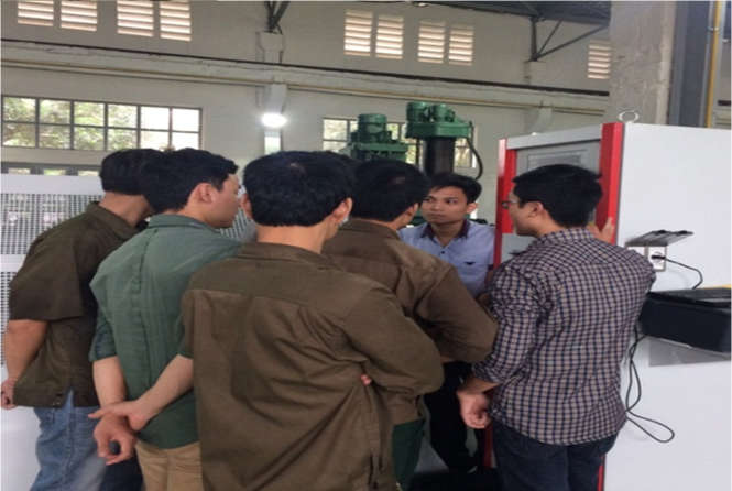 Chuyên gia hãng hướng dẫn đào tạo đối với máy cân bằng động