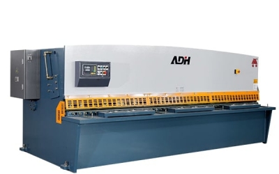 Máy cắt tôn thủy lực NC