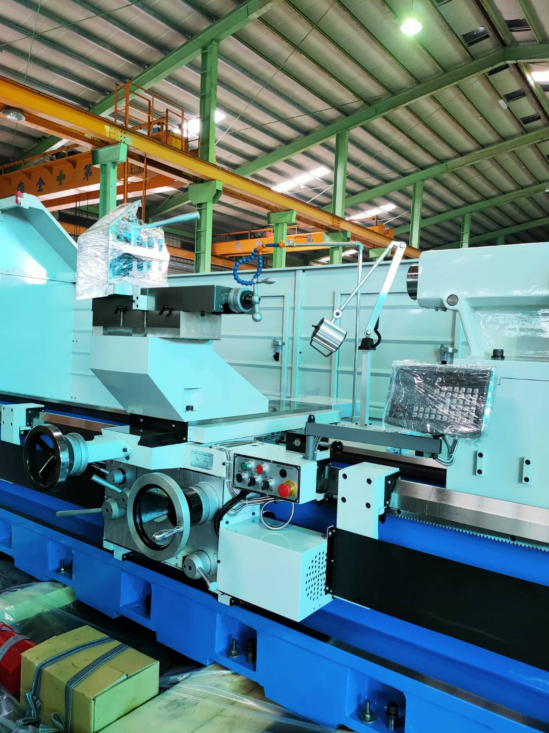 Máy tiện băng dài